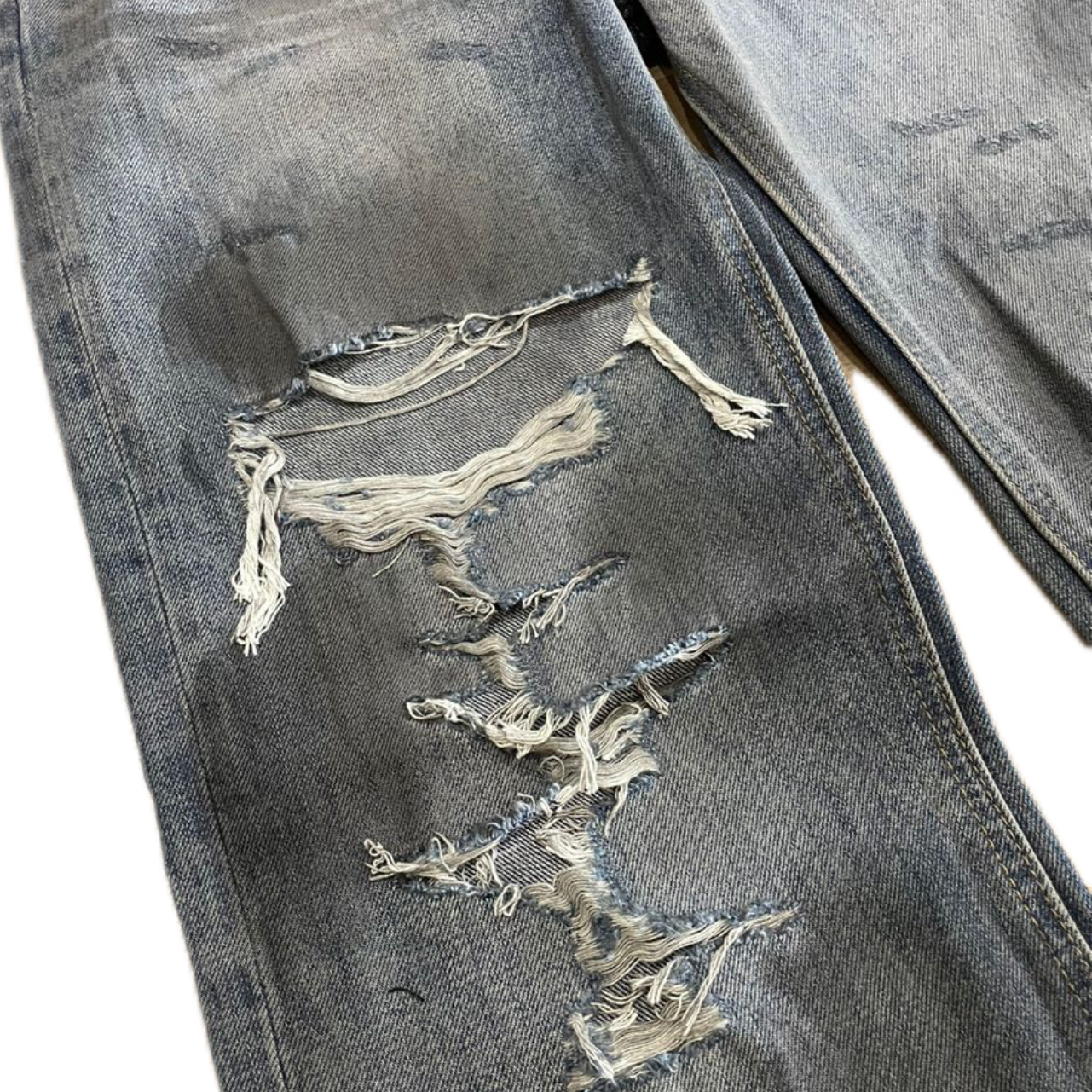 THE 3% DISTRESSED EXCLUSIVE JEANS - Image 5