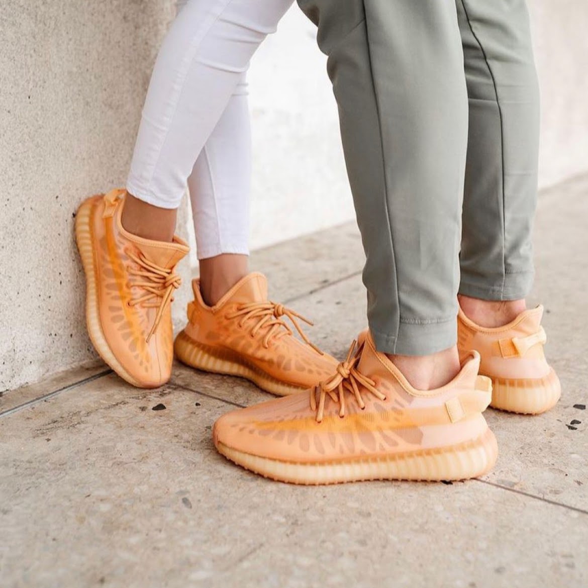 YEEZY 350 MONOCLAY (GW2870) - Image 5