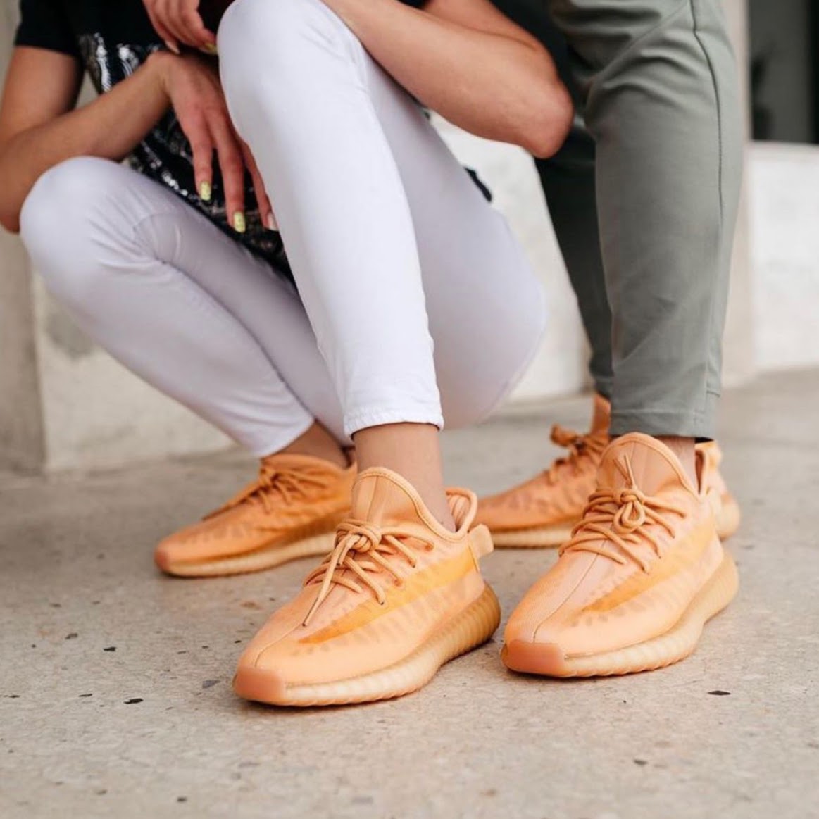 YEEZY 350 MONOCLAY (GW2870) - Image 3