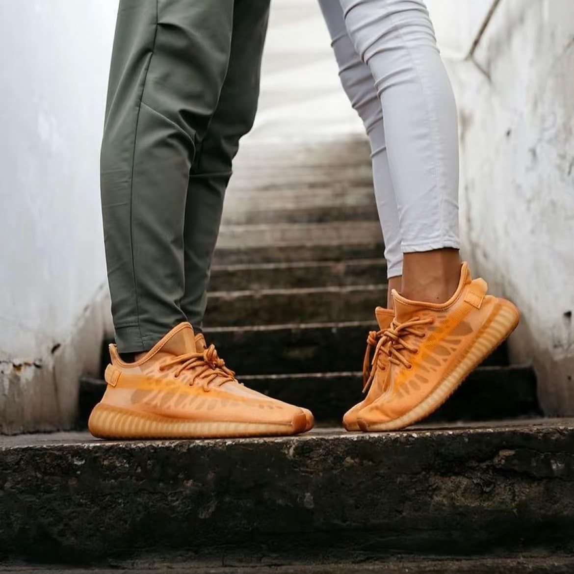 YEEZY 350 MONOCLAY (GW2870) - Image 2