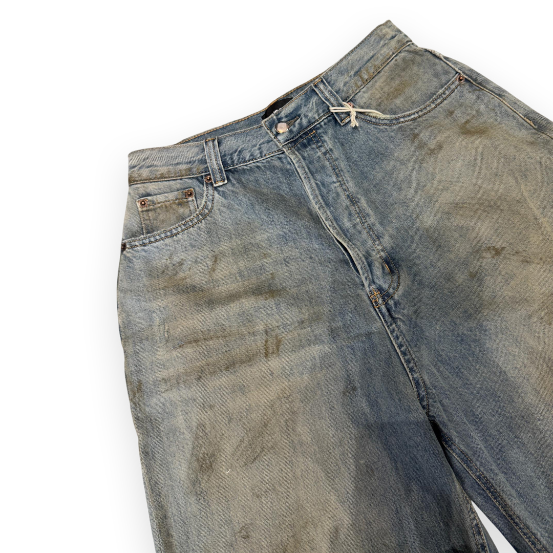 THE 3% DISTRESSED DIRTY STAIN JEANS - Image 4