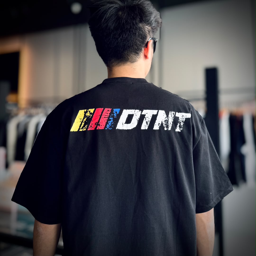 DESTINATION DISTRESSED WORDING TEE - Image 6